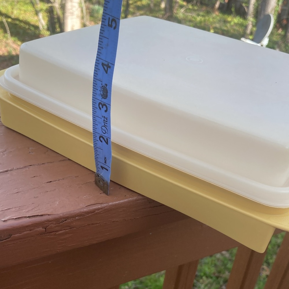 Tupperware covered serving tray - Picture 8 of 9